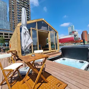 Wikkelboat Nr5 At Floating Rijnhaven , Rotterdam Pays-Bas